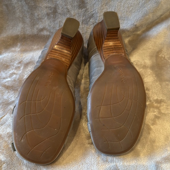 Grey pumps - Picture 4 of 7